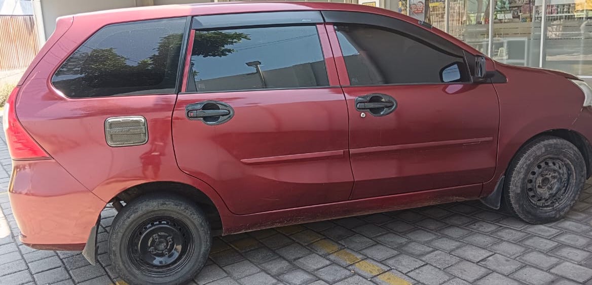 Daihatsu Xenia Tampak Samping Kanan